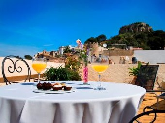 Set table on the rooftop with view to Begur castle
